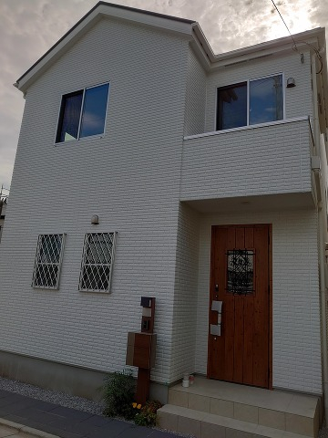 高級感ある外壁パワーボード施工。快適な高断熱住宅。