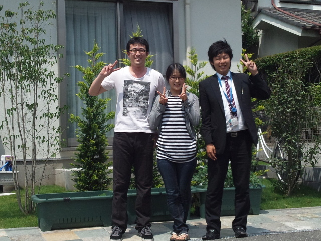 v(^^) v(^^)v (^^)v