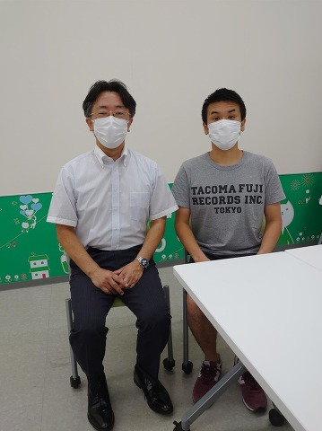 私の方が写真の中心になってしまっているようで恐縮でございます(笑)。