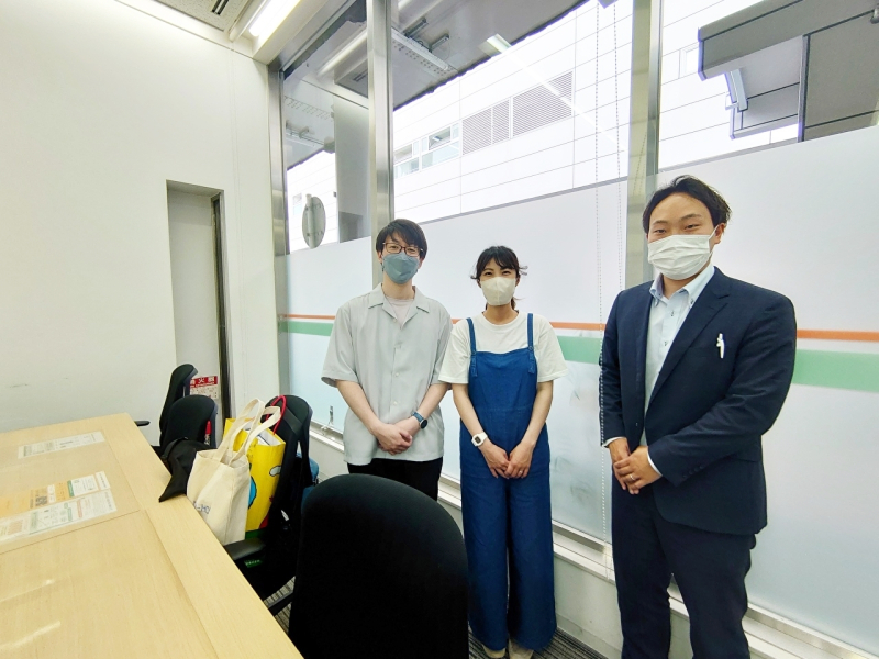 一緒に記念撮影いたしました。
