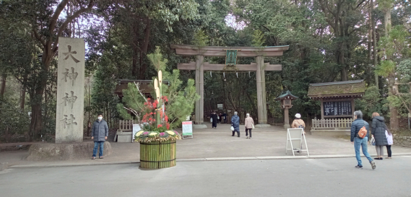 趣味のパワースポット巡りです。毎年年末にその年1年間のお礼と翌年の祈願のため奈良県にある日本最古の神社「大神神社」に参拝しております。ご神体が三輪山のため約60分かけて頂上に上り参拝します。この参拝のあとは毎年体がボロボロです。