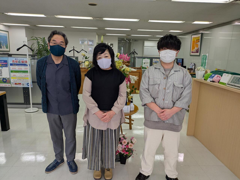 新居のお引渡しの際に当店にてご家族で記念撮影!!