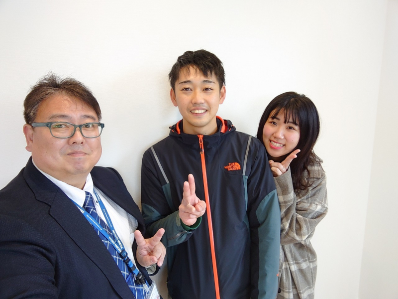 お宅にお邪魔し記念撮影に混ぜてもらいました。
実はこの時、初めて自撮り棒を使って撮ったんです(汗;
