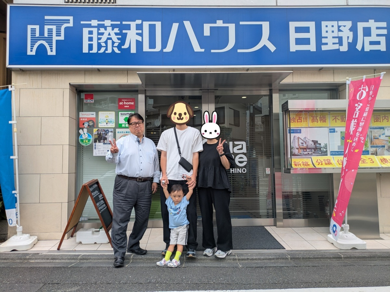 店舗の前で記念撮影♪