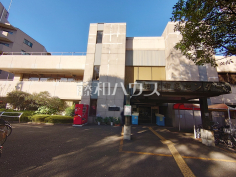 狛江市立中央図書館