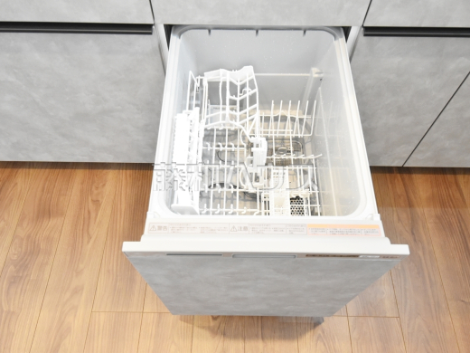 C号棟　ビルトイン食洗機【小金井市貫井北町３丁目】
　ビルトイン食洗機は毎日の家事を軽減させてくれます。またワークトップも広々使え機能性も向上します。　