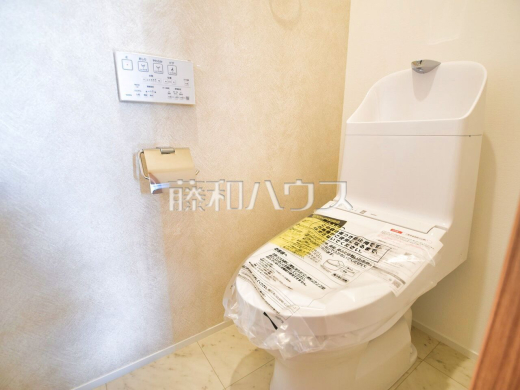 2号棟　温水洗浄便機能付きトイレ　【世田谷区宇奈根２丁目】
　温水洗浄便機能付きトイレで清潔にご使用いただけます。　