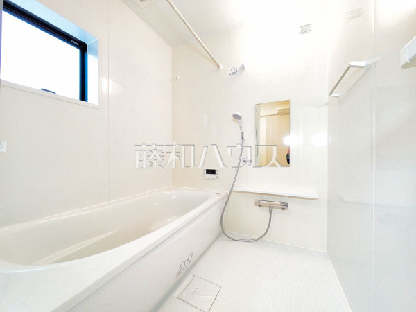 2号棟　浴室　 換気機能によってバスルーム内のカビの発生を抑制できます。夜間や雨天時の洗濯物の乾燥に便利な乾燥機能も装備。 【立川市砂川町８丁目】
