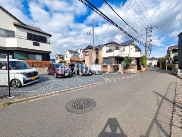接道状況および現場風景 【東久留米市神宝町1丁目】 建物のプレゼンをさせていただきますので、実際の完成イメージを思い描いていただくことができます。お気軽にお問合せ下さい。 接道状況および現場風景 【東久留米市神宝町1丁目】 建物のプレゼンをさせていただきますので、実際の完成イメージを思い描いていただくことができます。お気軽にお問合せ下さい。