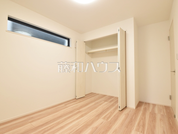 A号棟　居室　【東村山市本町３丁目】各居室にクローゼット完備のため、家具のスペースが圧迫されません。　