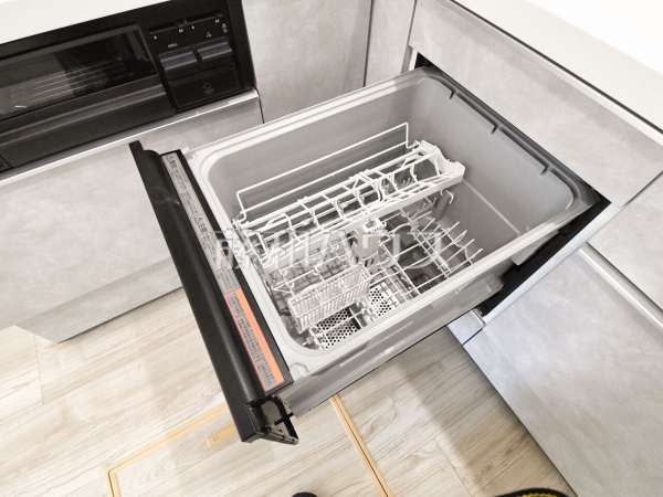  ビルトイン食洗機は毎日の家事を軽減させてくれます。またワークトップも広々使え機能性も向上します。 　【西東京市芝久保町４丁目】