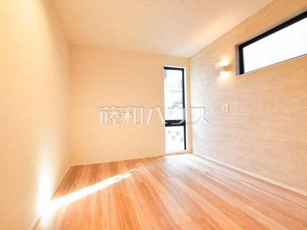 A号棟　居室　【三鷹市井の頭４丁目】
各居室は2面採光により、明るく開放的な空間となっています。　