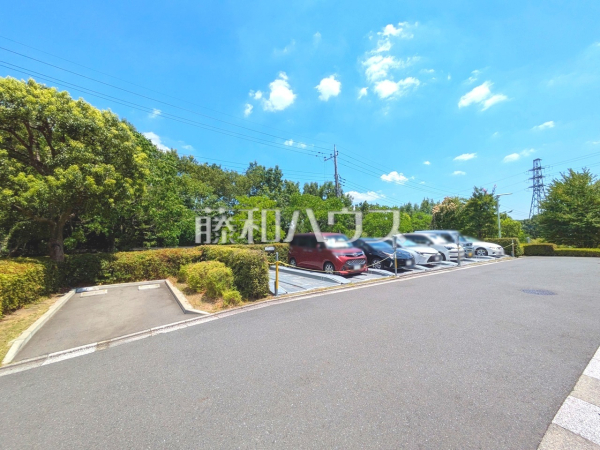 駐車場 【ビスタセーレ向陽台 4号棟】 駐車場 【ビスタセーレ向陽台 4号棟】