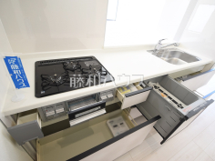 7号棟　ビルトイン食洗機　【調布市国領町７丁目】
ビルトイン食洗機は毎日の家事を軽減させてくれます。またワークトップも広々使え機能性も向上します。　