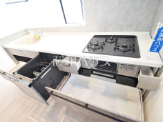 ビルトイン食洗機　【稲城市東長沼】
ビルトイン食洗機は毎日の家事を軽減させてくれます。またワークトップも広々使え機能性も向上します。　