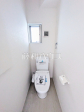 1号棟　トイレ　【八王子市裏高尾町】清潔な空間を保ちたいトイレはオフホワイトでまとめました。