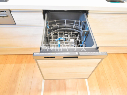 4号棟　ビルトイン食洗機　【小平市小川町１丁目】
　ビルトイン食洗機は毎日の家事を軽減させてくれます。またワークトップも広々使え機能性も向上します。　／撮影日2024/04/02