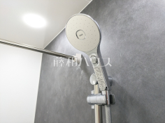 1号棟　スイッチ付シャワーヘッド　【八王子市元八王子町３丁目】
浴室のシャワーは手元で止水ができるスイッチ付シャワーヘッドにより、さらに節水効果がアップします。　