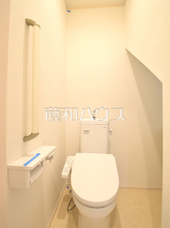 H号棟　トイレ　【小平市仲町】少ない水でも常にキレイを保ち、汚れが付きにくいトイレ！　