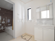 K号棟　洗面室　【小平市仲町】浴室は換気・乾燥・暖房機付きで、入浴前も入浴後も快適です。　