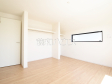 居室　【稲城市東長沼】各居室は2面採光により、明るく開放的な空間となっています。　