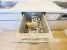 食洗機ビルトイン食洗機は毎日の家事を軽減させてくれます。またワークトップも広々使え機能性も向上します。　