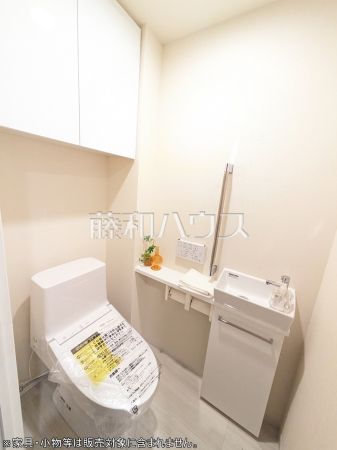 トイレ　【シティハウス仙川緑ケ丘】温水洗浄便機能付きトイレで清潔にご使用いただけます。