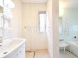洗面室は、急いでいる朝でも二人で使える広さになっております。【西東京市緑町２丁目】洗面室　
　