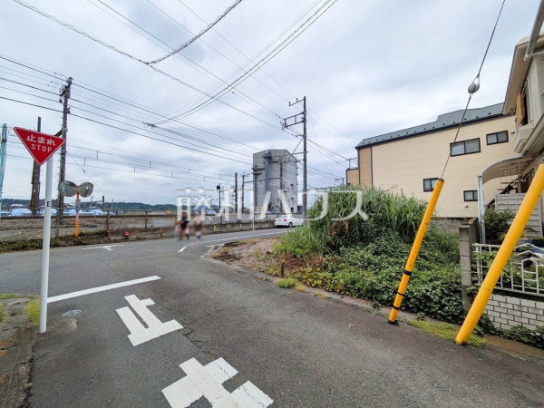 接道状況および現場風景 【日野市旭が丘1丁目】 接道状況および現場風景 【日野市旭が丘1丁目】
