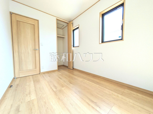 居室　【所沢市大字上安松】木目が美しいウッディなフローリングの居室は、穏やかで心安らぐ空間となるでしょう。