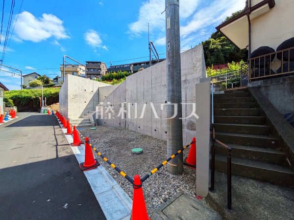 現地写真 【日野市三沢3丁目】充実した新たな生活を、「あったらいいな」がある、この地から始めてみませんか?鮮やかな青空と暮らすこの土地で・・・。 現地写真 【日野市三沢3丁目】充実した新たな生活を、「あったらいいな」がある、この地から始めてみませんか?鮮やかな青空と暮らすこの土地で・・・。