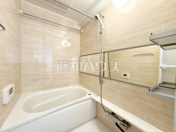 ≪浴室≫
落ち着いた色合いで疲れたからだを癒す、贅沢なくつろぎ空間です。 【マートルコートつつじヶ丘】 ≪浴室≫
落ち着いた色合いで疲れたからだを癒す、贅沢なくつろぎ空間です。 【マートルコートつつじヶ丘】