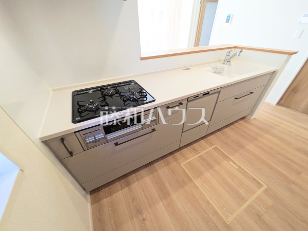 2号棟 ご家族の様子を確認しながら調理ができる対面キッチン 【八王子市長沼町】 2号棟 ご家族の様子を確認しながら調理ができる対面キッチン 【八王子市長沼町】