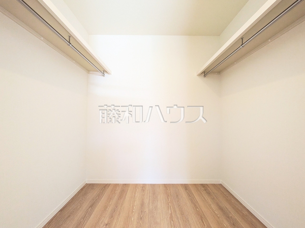 2号棟 ウォークインクローゼットは2.5帖の広さがあり、収納量ばっちりです。【八王子市長沼町】 2号棟 ウォークインクローゼットは2.5帖の広さがあり、収納量ばっちりです。【八王子市長沼町】