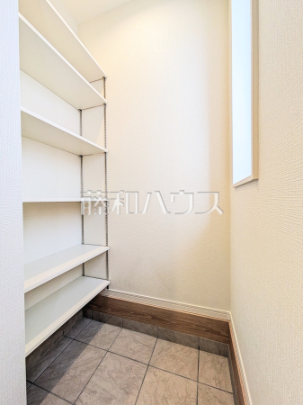 2号棟 シューズインクローゼット 気付くと増えてしまいがちなシューズ。シューズインクロークがあれば玄関周りで使う物までスッキリ収納できます! 【八王子市長沼町】 2号棟 シューズインクローゼット 気付くと増えてしまいがちなシューズ。シューズインクロークがあれば玄関周りで使う物までスッキリ収納できます! 【八王子市長沼町】