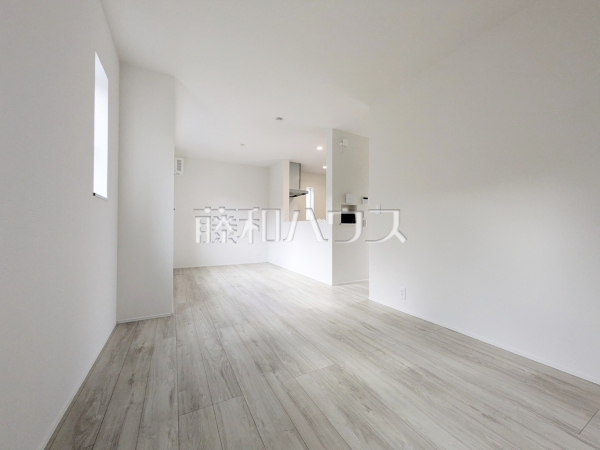 対面キッチンを採用したリビングは明るく開放感を主として設計しました。 【練馬区南大泉1丁目】 対面キッチンを採用したリビングは明るく開放感を主として設計しました。 【練馬区南大泉1丁目】