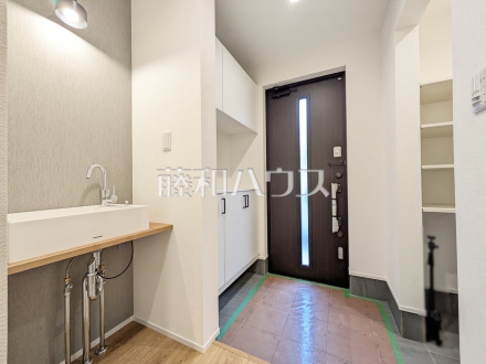 玄関の手洗い器・玄関収納 【東村山市廻田町3丁目】/撮影日2025/11/10