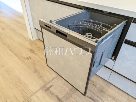 食器洗い乾燥機 【東村山市廻田町3丁目】 ビルトイン食洗機を標準完備し、家事時間が短縮できます。/撮影日2025/11/10
