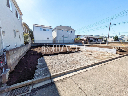 2号棟 現地写真【東久留米市本町4丁目】 見学はしたいけど、なかなか時間が取れない・・・そんな方に出勤前や仕事終わりにマイホームを見学できるサポートをいたします。 /撮影日2025/10/17