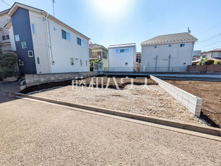 2号棟 現地写真 【東久留米市本町4丁目】 建物のプレゼンをさせていただきますので、実際の完成イメージを思い描いていただくことができます。お気軽にお問合せ下さい。 /撮影日2025/10/17