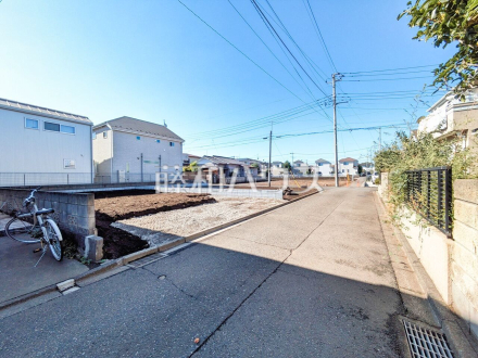 接道状況および現場風景 【東久留米市本町4丁目】ぜひ実物をご覧いただきたく思います。喜んでご案内いたしますのでお気軽にお問合せ下さい。/撮影日2025/10/17