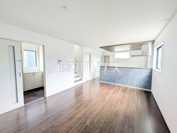 3号棟 リビング 【福岡市城南区友丘6丁目】たっぷりの日差しや心地良い風が入る、広々としたリビングが魅力 3号棟 リビング 【福岡市城南区友丘6丁目】たっぷりの日差しや心地良い風が入る、広々としたリビングが魅力