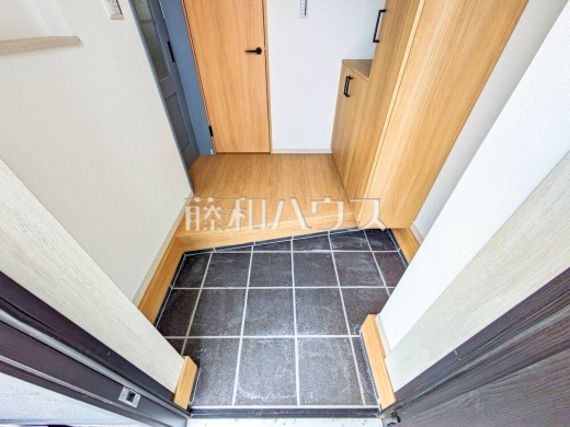 B号棟 玄関 【立川市砂川町1丁目】
