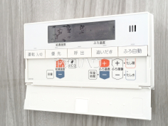 浴室給湯リモコン 【志木ニュータウン中央の森弐番街4号棟】追焚き機能付きなので、生活時間の違う家族に便利です。 浴室給湯リモコン 【志木ニュータウン中央の森弐番街4号棟】追焚き機能付きなので、生活時間の違う家族に便利です。