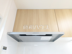 レンジフード 【志木ニュータウン中央の森弐番街4号棟】お手入れのしやすいレンジフードは見た目もスッキリしていて、料理時の油煙やニオイを効率的に外に出せます。 レンジフード 【志木ニュータウン中央の森弐番街4号棟】お手入れのしやすいレンジフードは見た目もスッキリしていて、料理時の油煙やニオイを効率的に外に出せます。