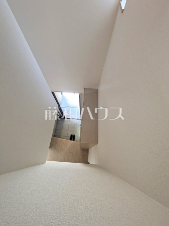 玄関吹き抜け上部からの眺め 【富士見市東みずほ台4丁目】 玄関吹き抜け上部からの眺め 【富士見市東みずほ台4丁目】