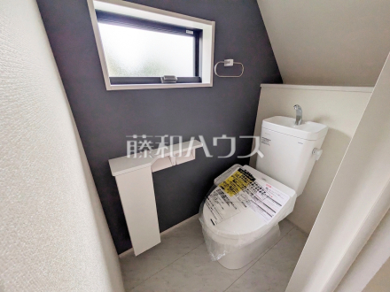 温水洗浄機能付きトイレ 【調布市深大寺元町4丁目】
温水洗浄機能付きトイレで清潔にご使用いただけます。 /撮影日2025/10/31