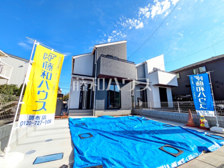 ≪カースペース≫ 間口も十分な幅があり、大きめの車(車種による)でもラクラク駐車していただけます。 【調布市深大寺元町4丁目】/撮影日2025/11/01