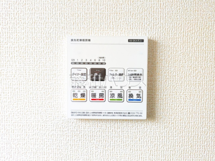 24時間換気システム 24時間換気システムにより、花粉・PM2.5などの微小粒子物質の侵入を防ぎ、快適な室内を保ちます。/撮影日2025/11/02