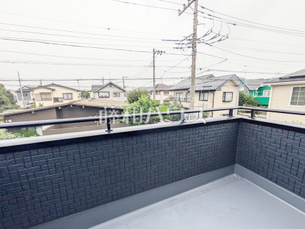 ≪バルコニー≫ 居室から直接バルコニーへ出られる為、晴れた日は布団を干すことができます。 【調布市深大寺元町4丁目】/撮影日2025/10/31